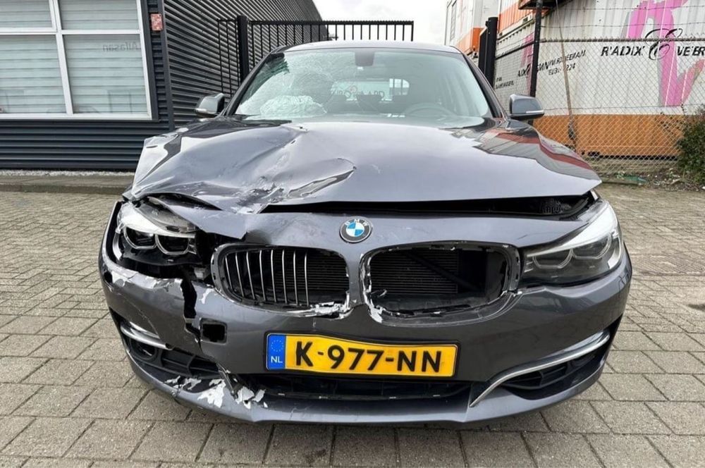 BMW SERIA 3GT 2018 Avariat Pret fix !