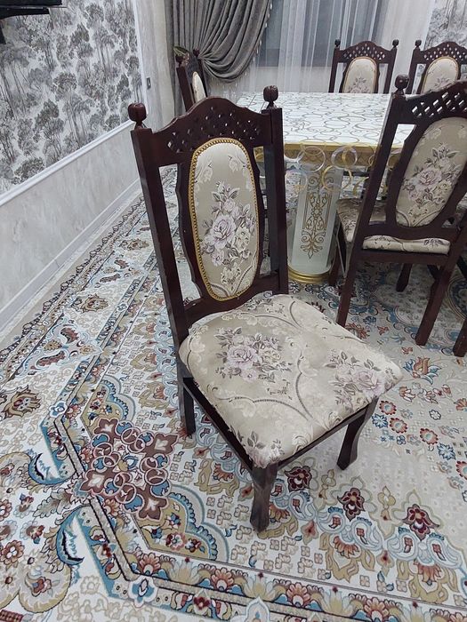 Стол со стульями