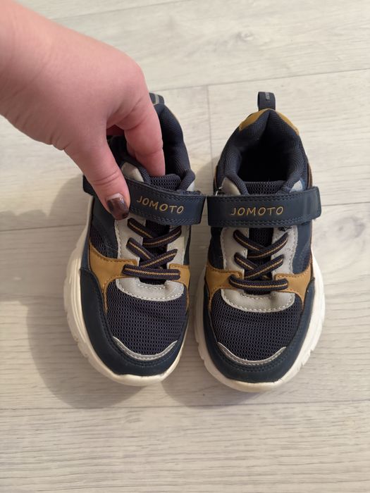 Кроссовки на мальчика