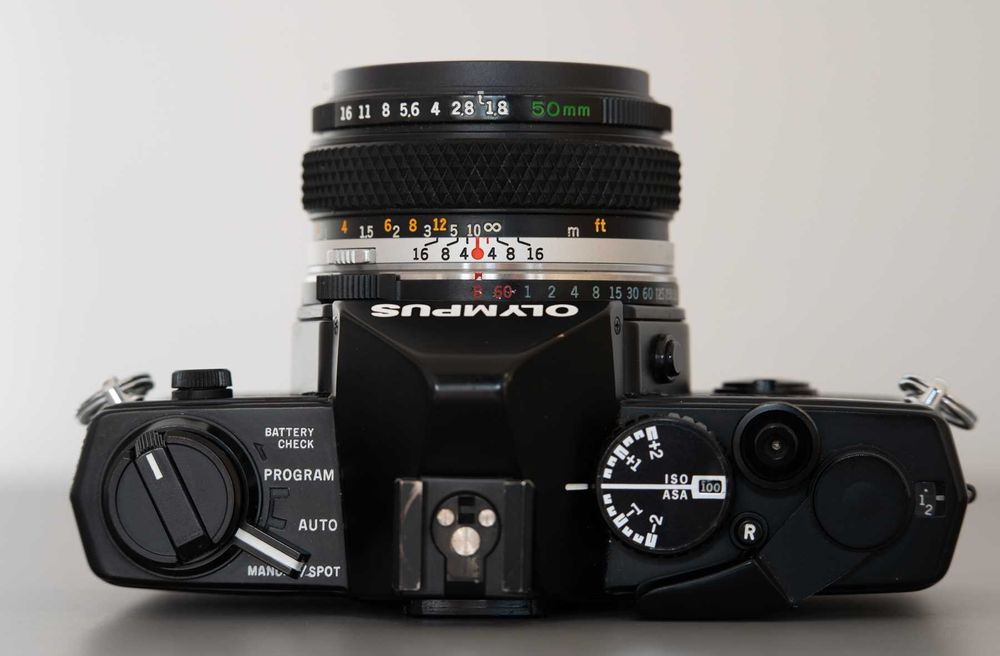 Aparat film SLR Olympus OM-2 Spot/Program cu Olympus 50 1.8