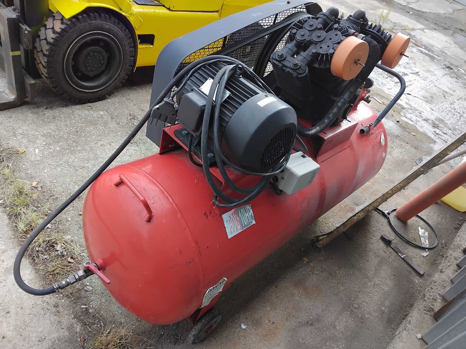 Два броя Компресори по  500литра