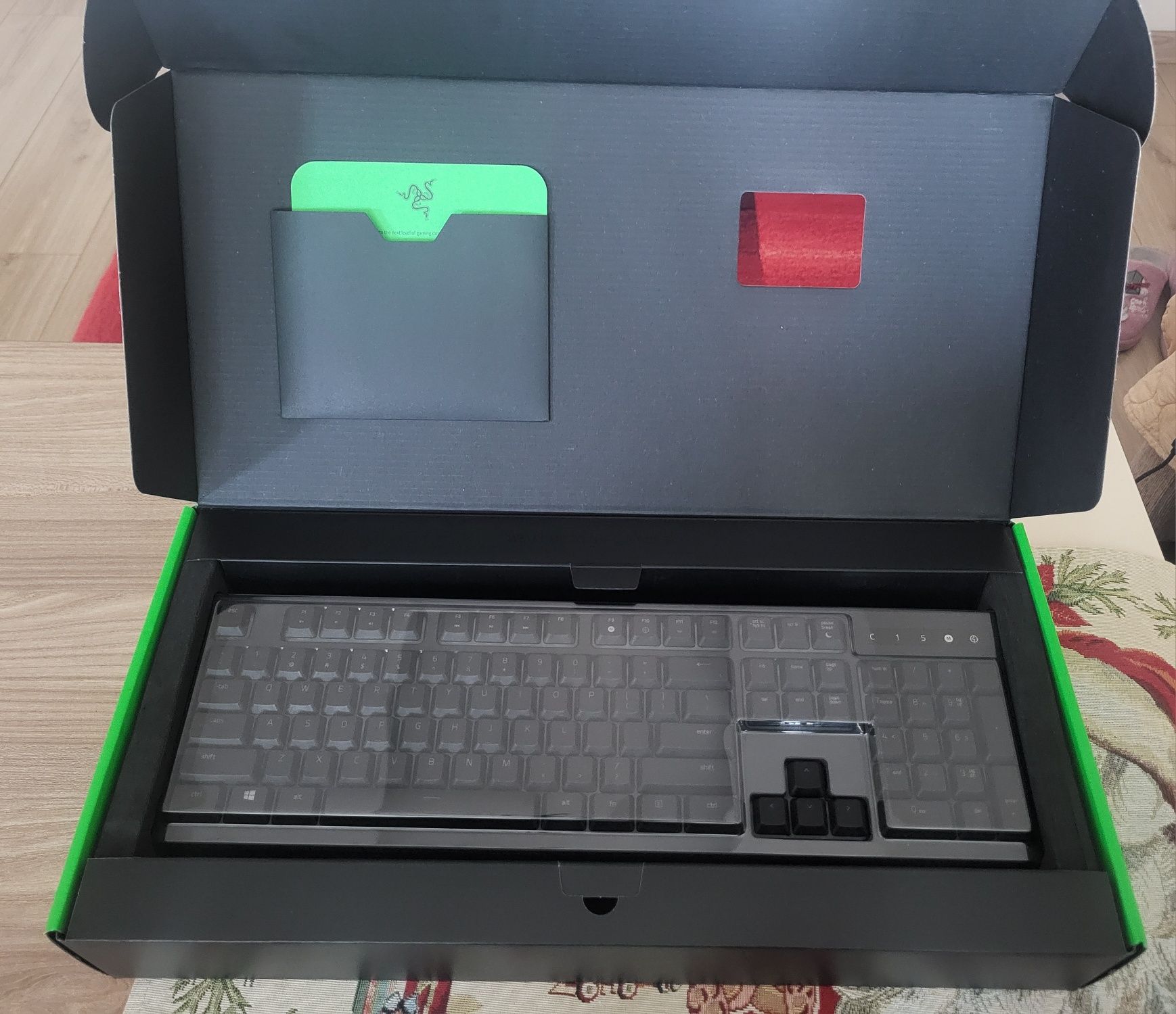 Геймърска клавиатура Razer Ornata Chroma v1