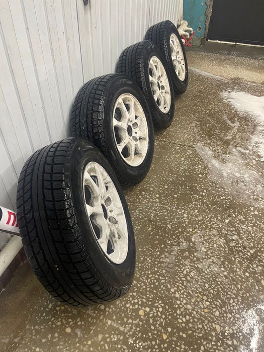 Продам комлект зимней резины на ваз
