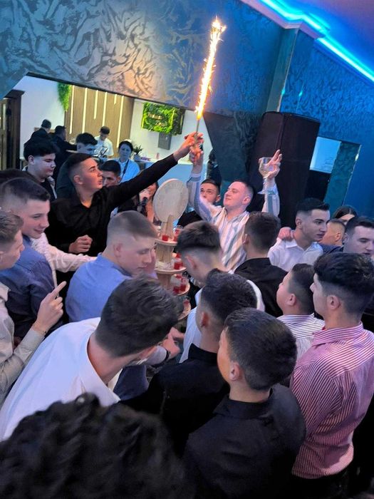 Boooom! 
De inchiriat tort de shoturi pentru super evenimente !