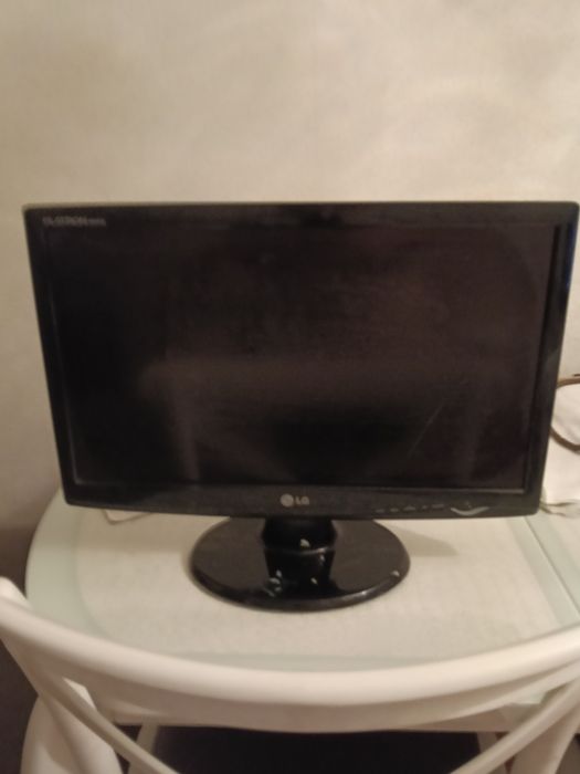 Продам монитор за 5 тыс тенге.Рвбочий.