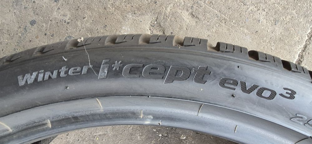 4 anvelope iarna ca si noi Hankook 255/35/21.Pretul este pe bucata