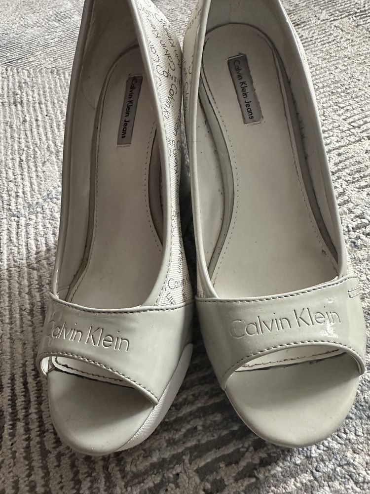 Calvin Klein обувки на платформа