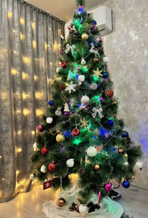 Децкая радость шикарная ёлка высотой 2.20 отдаю много игрушек бонусом