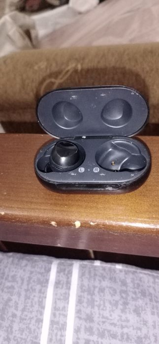 Galaxy buds (black)