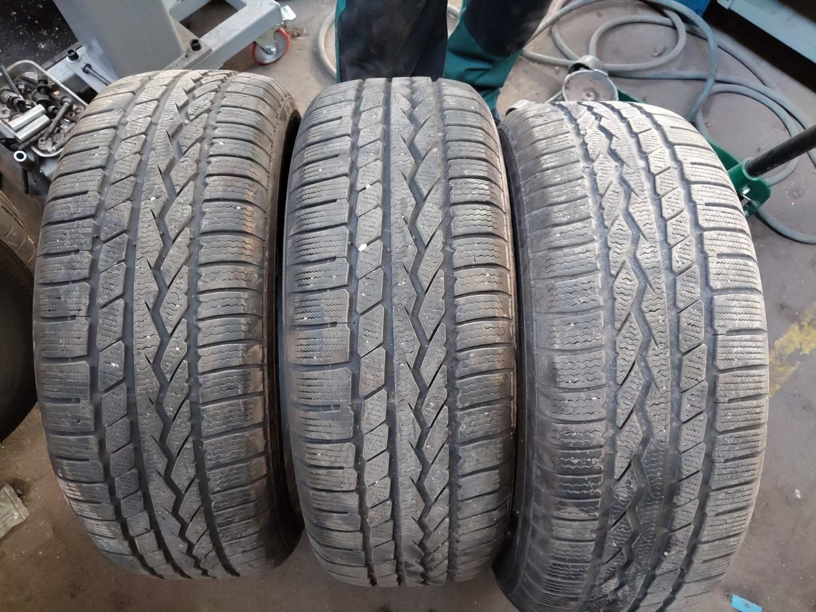 4 броя гуми R 17
