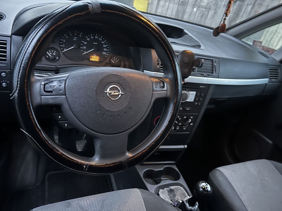 Vând Opel Meriva an 2005