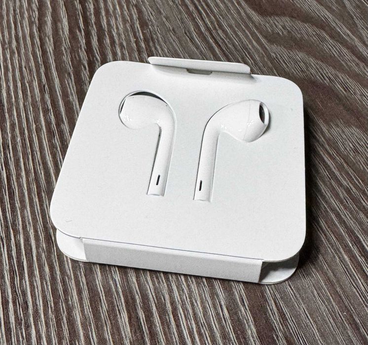 Оригинальные комплектные проводные наушники Apple EarPods (Lightning)