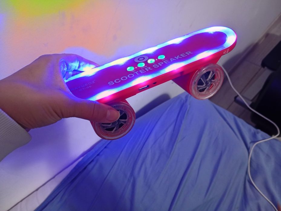 Bluetooth колонка с памет карта и флашка  скейтборд