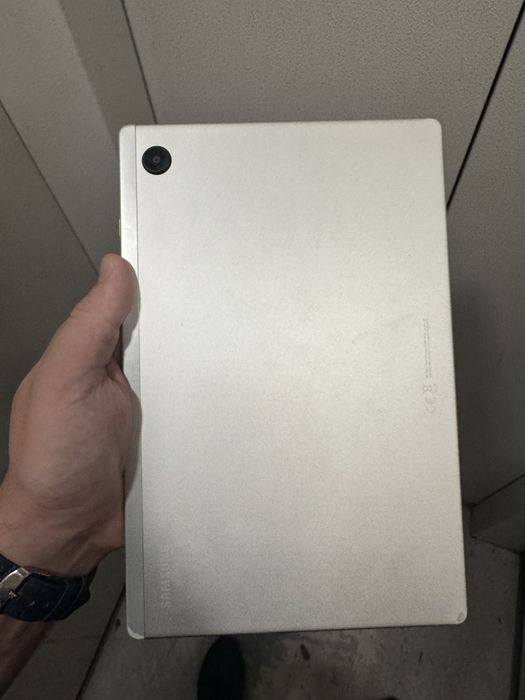 Galaxy Tab A8  новый почти