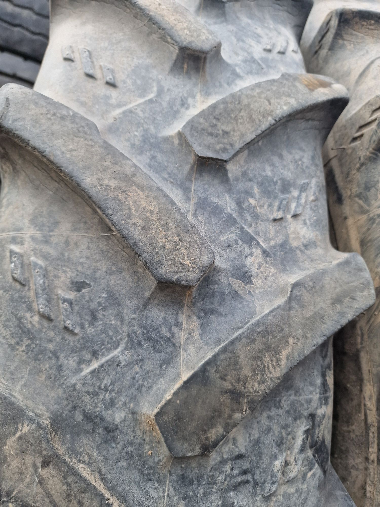 CAUCIUCURI agricole 11.2R48 (270/95R48) marca Kleber