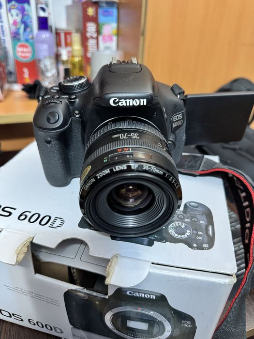 Se vinde Canon Eos 600 D Cadou sony Dsc H100