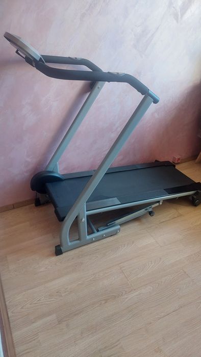 Механична бягаща пътека.