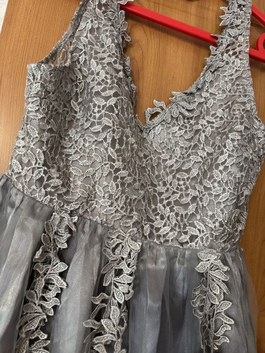 Официална рокля.