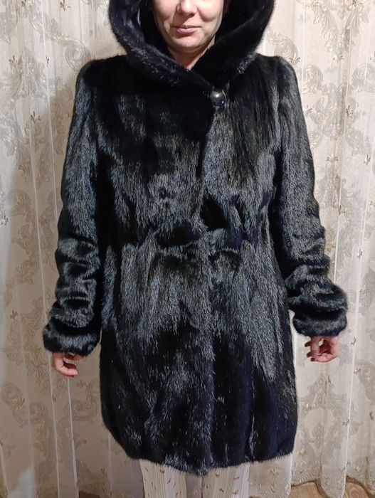 Продам шубу натуральная. Мех "НОРКА"  РАЗМЕР-44. ЦЕНА-.300.000. ТГ.