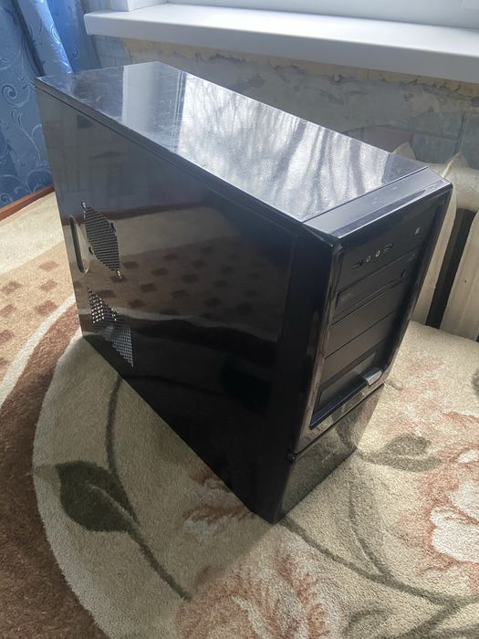 Корпус с дисководом для пк