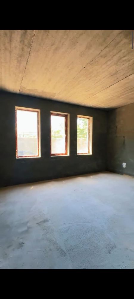 Srochna Qibray markazida 2 sotix uy sotiladi