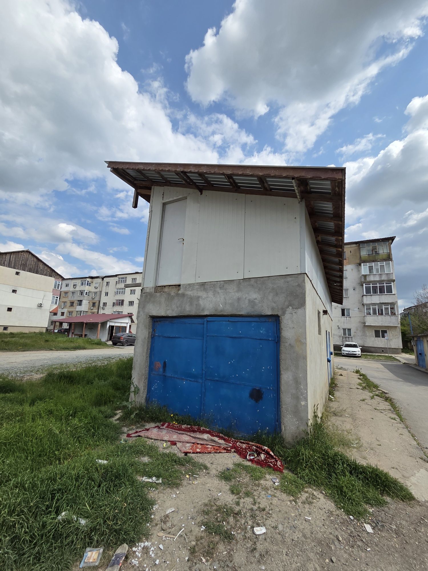 Vand doua garaje