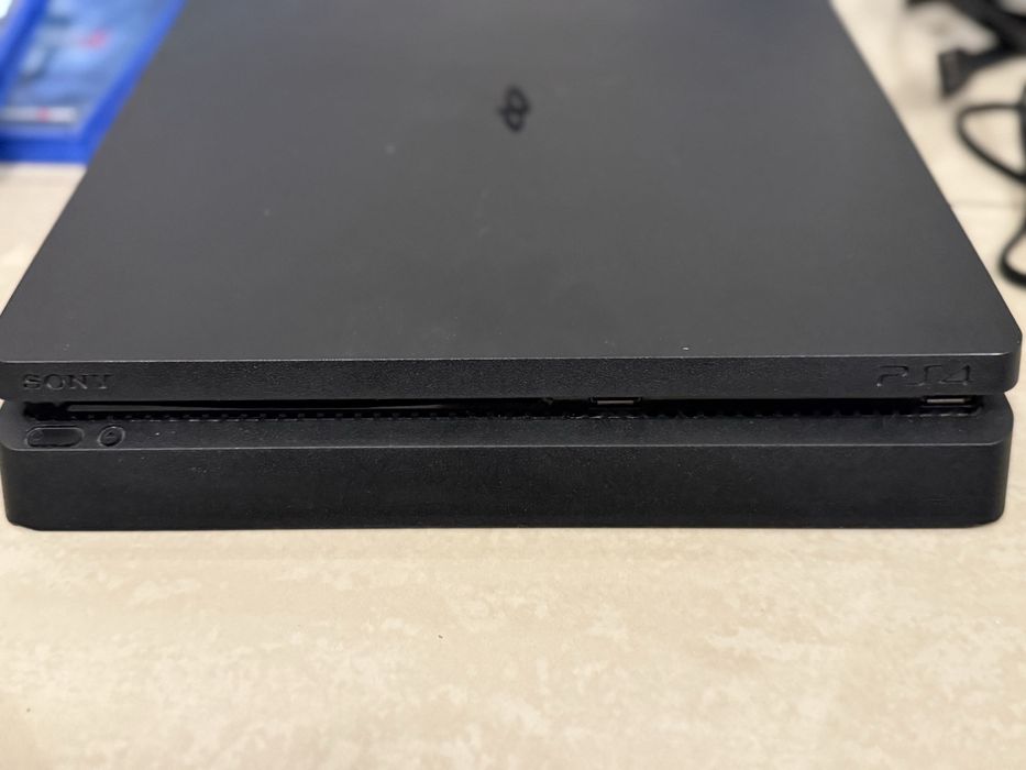 Consola Sony PlayStation 4 SLIM PS4 1TB + 2 Controllere