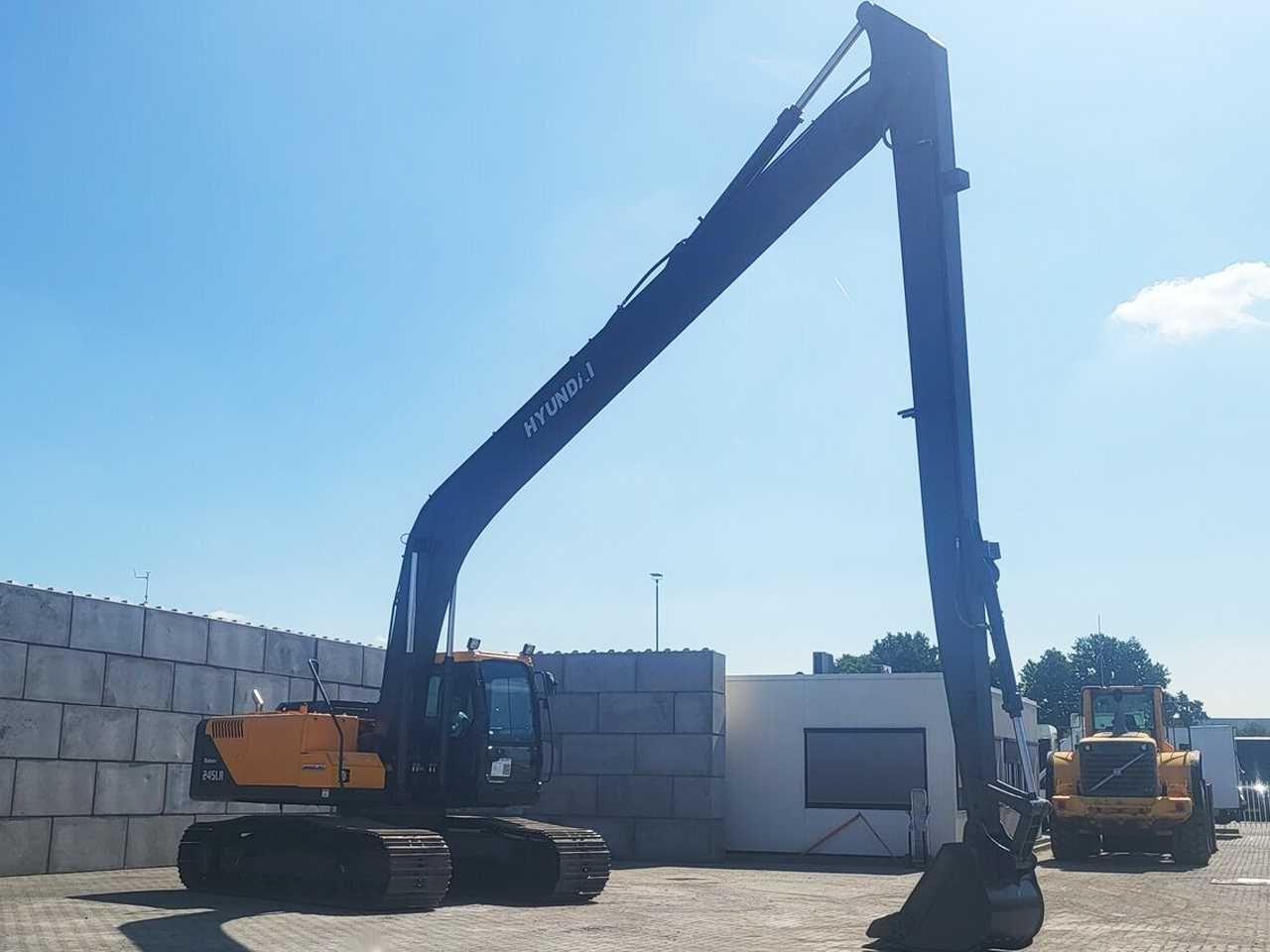 Гусеничные экскаваторы Hyundai R245 LR