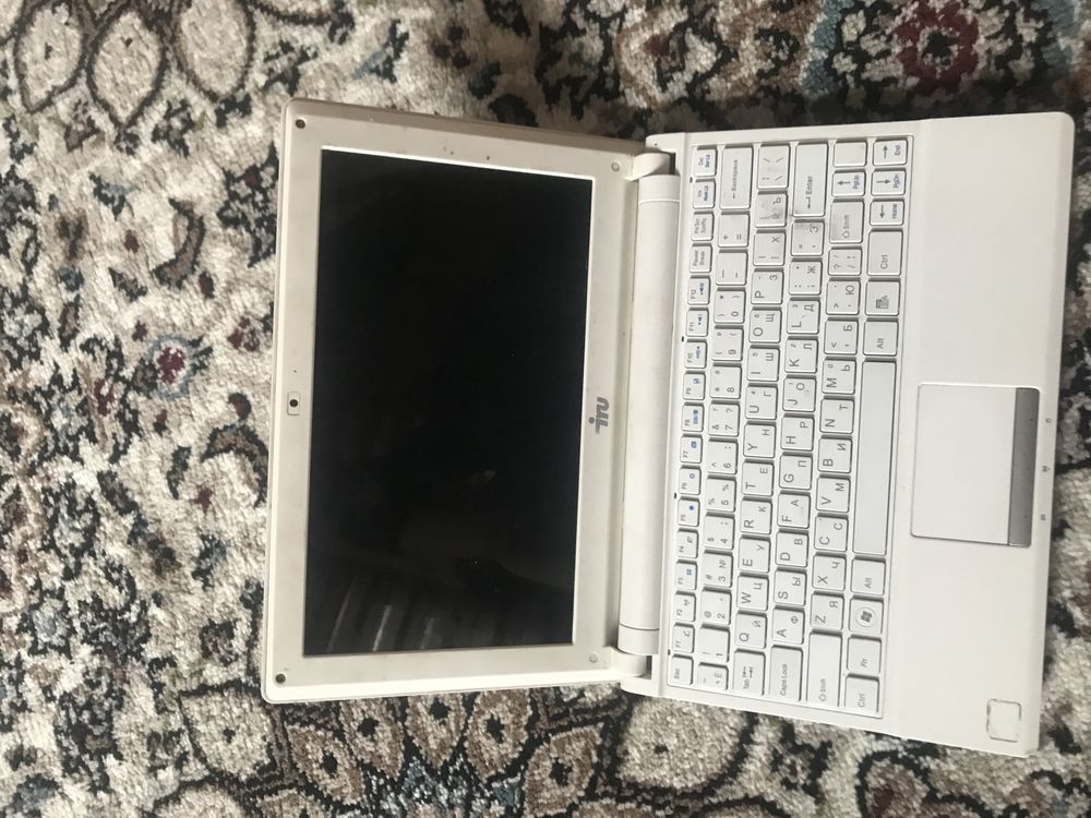 Noutbook IRU 100+ gb xotira