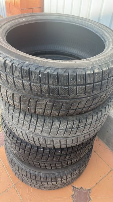 Продам резины 235/45/18