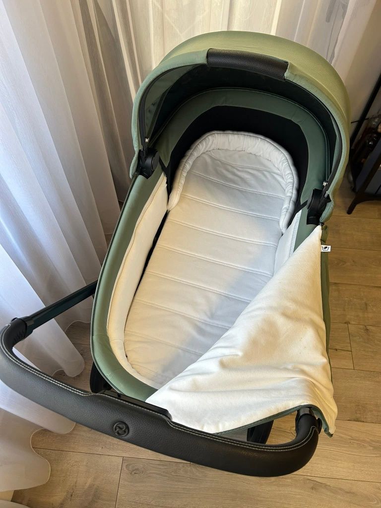 Cybex Priam 4 в цвят Leaf Green