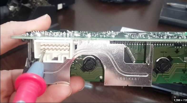 Reparatii Display Mitsubishi Colt