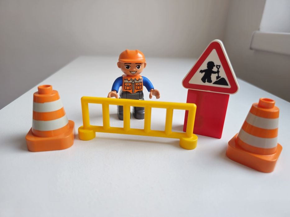 LEGO Duplo construction worker figure and accessories