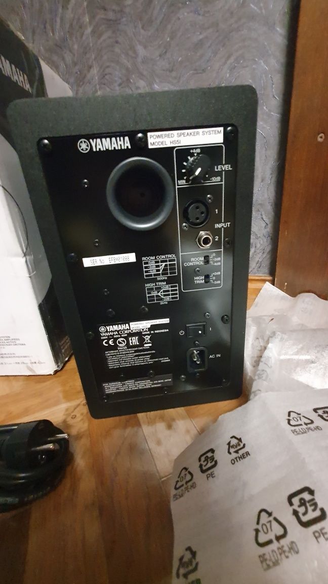 Студийный монитор Yamaha hs5i (Ямаха) 1шт.