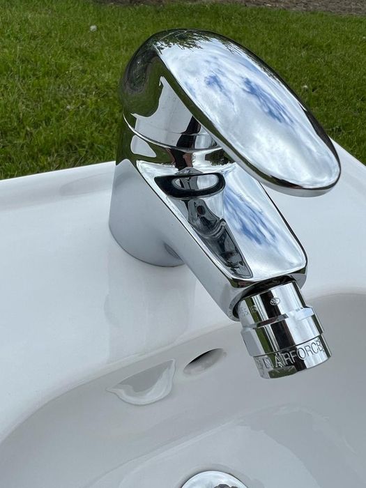 Vând bidet puțin folosit marca LAUFEN-PRO cu baterie HANSA-Germany