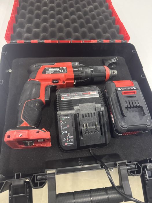 Акумулаторен винтоверт за гипсокартон с батерия, куфар и зарядно