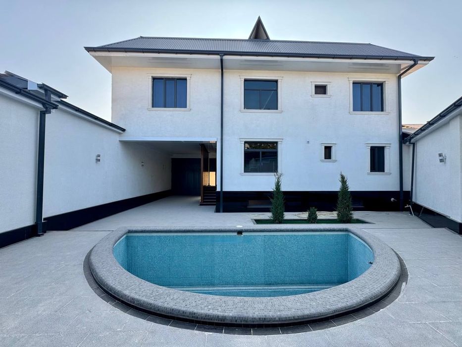 Дом 2х этажный новый построенный, 3 соток, 6 комнат, Лохутий