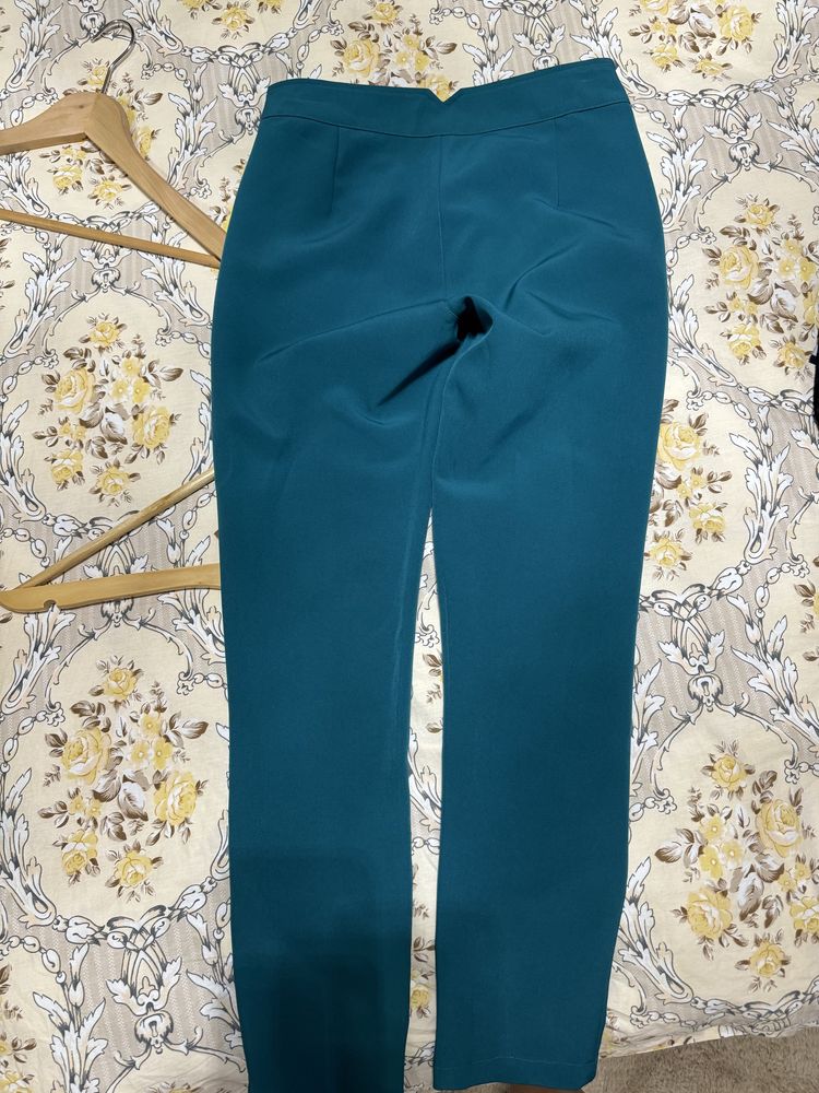 Pantaloni de calitate noi