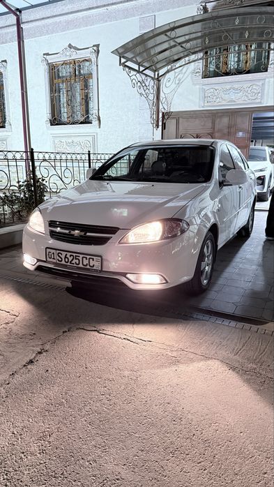 Chevrole Gentra sotiladi. Holati ideal oq rang bez lyuk. ishga uyga ay