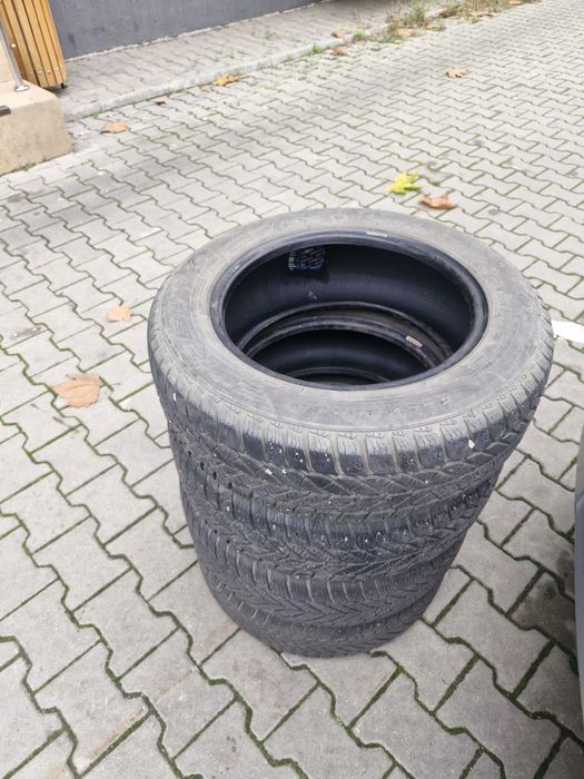 Vând anvelope iarna  Logan