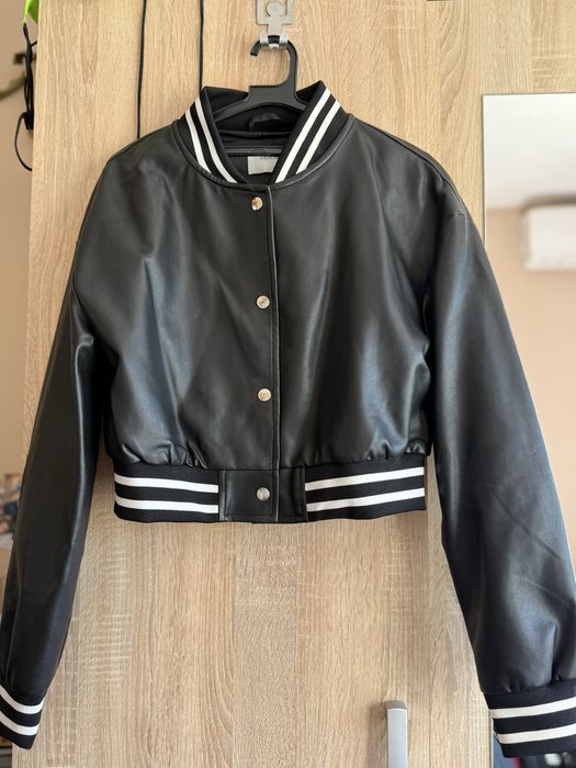 Дънково яке късо с камъчета, черно кожено яке с бели елементи