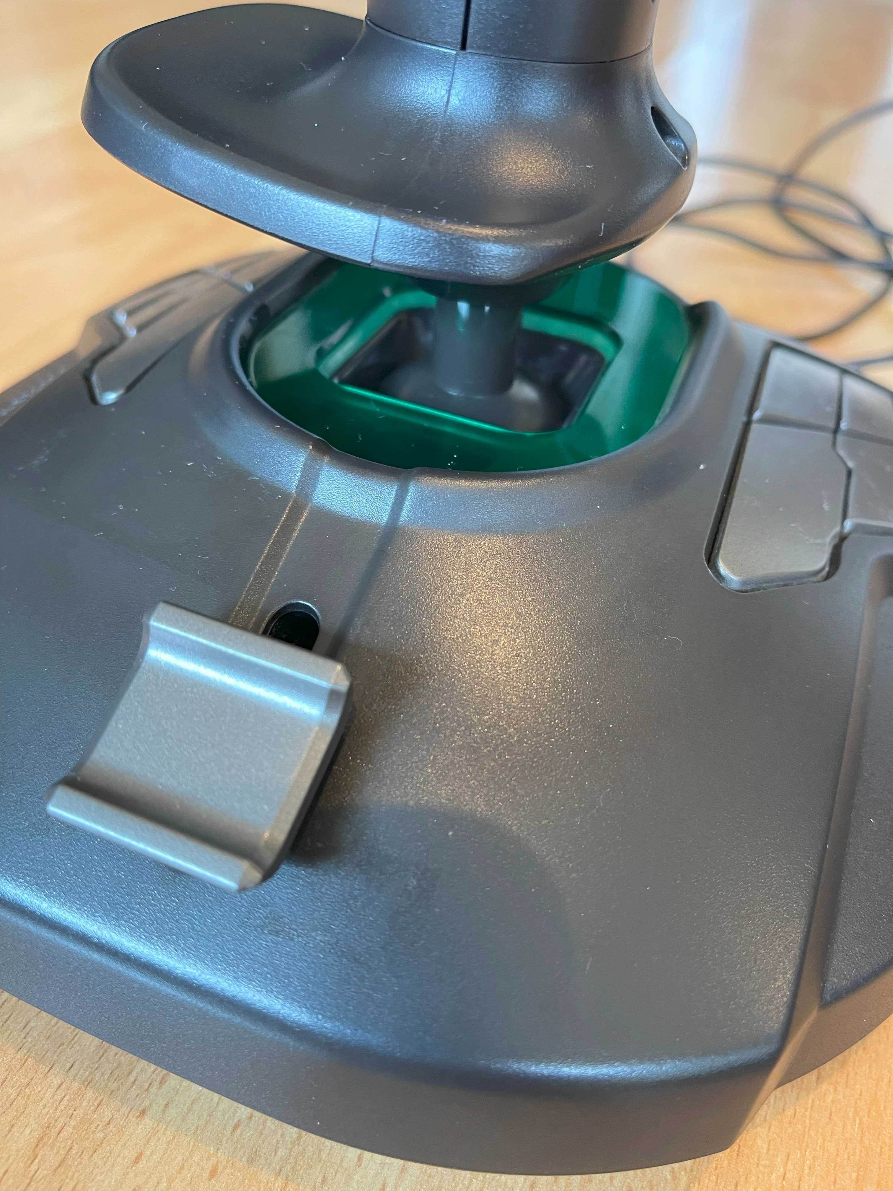 Комплект от Thrustmaster - joystick и gamepad