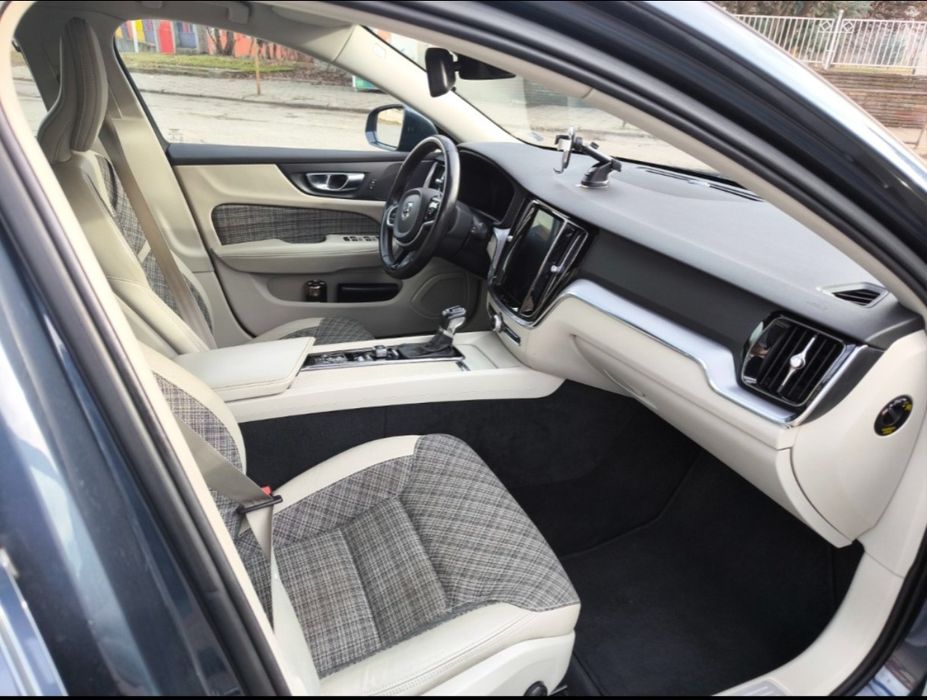 Volvo V60 D4 2018г.
