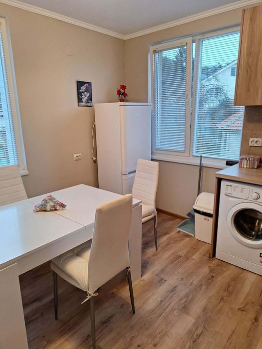 Етаж от къща, под наем, с. Железница