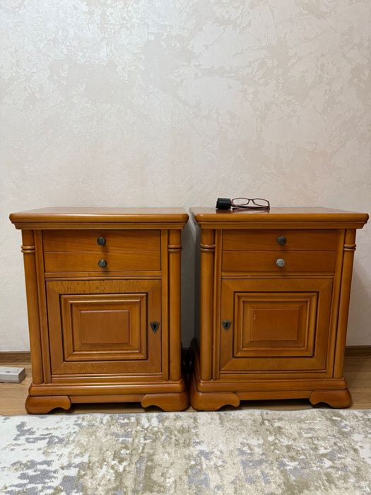 Кровать, две тумбы