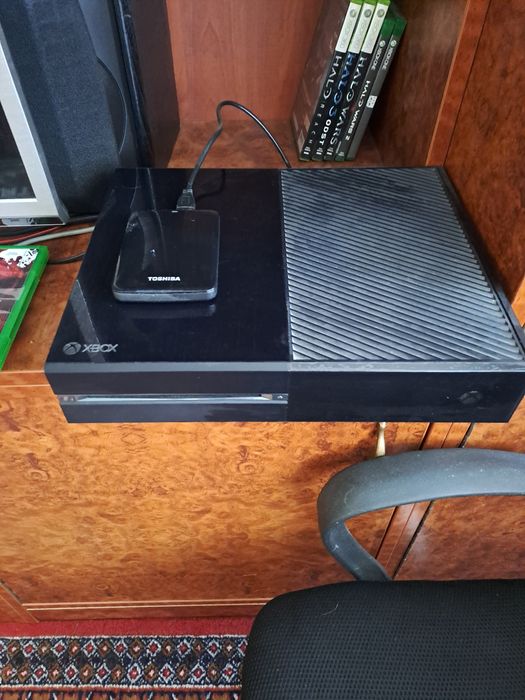 Xbox one 500gb + 2ва контролера