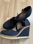 Sandale Tommy Hilfiger 38 cu pmatforma