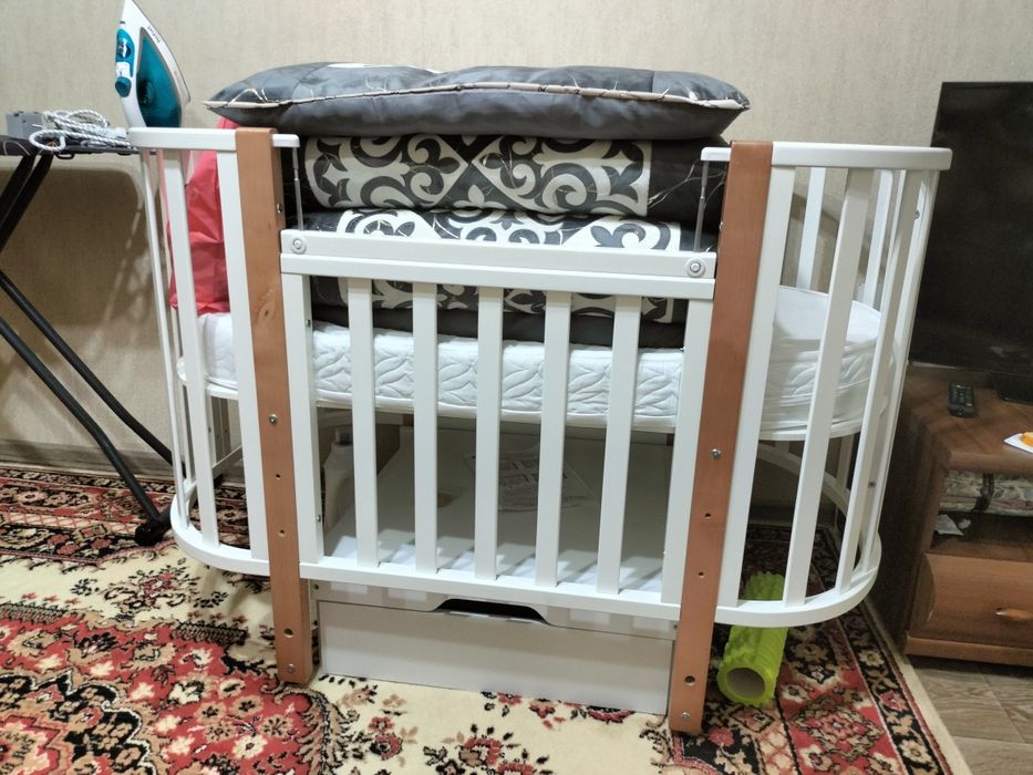 Кровать новый, почти никто не спал, покупали за 95000 тыс.