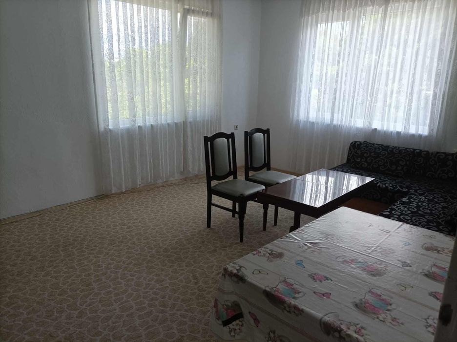 Дава се под наем Двустаен апартамент в Пловдив, Кючук Париж - 72 кв.м за 408 € - Снимка #2