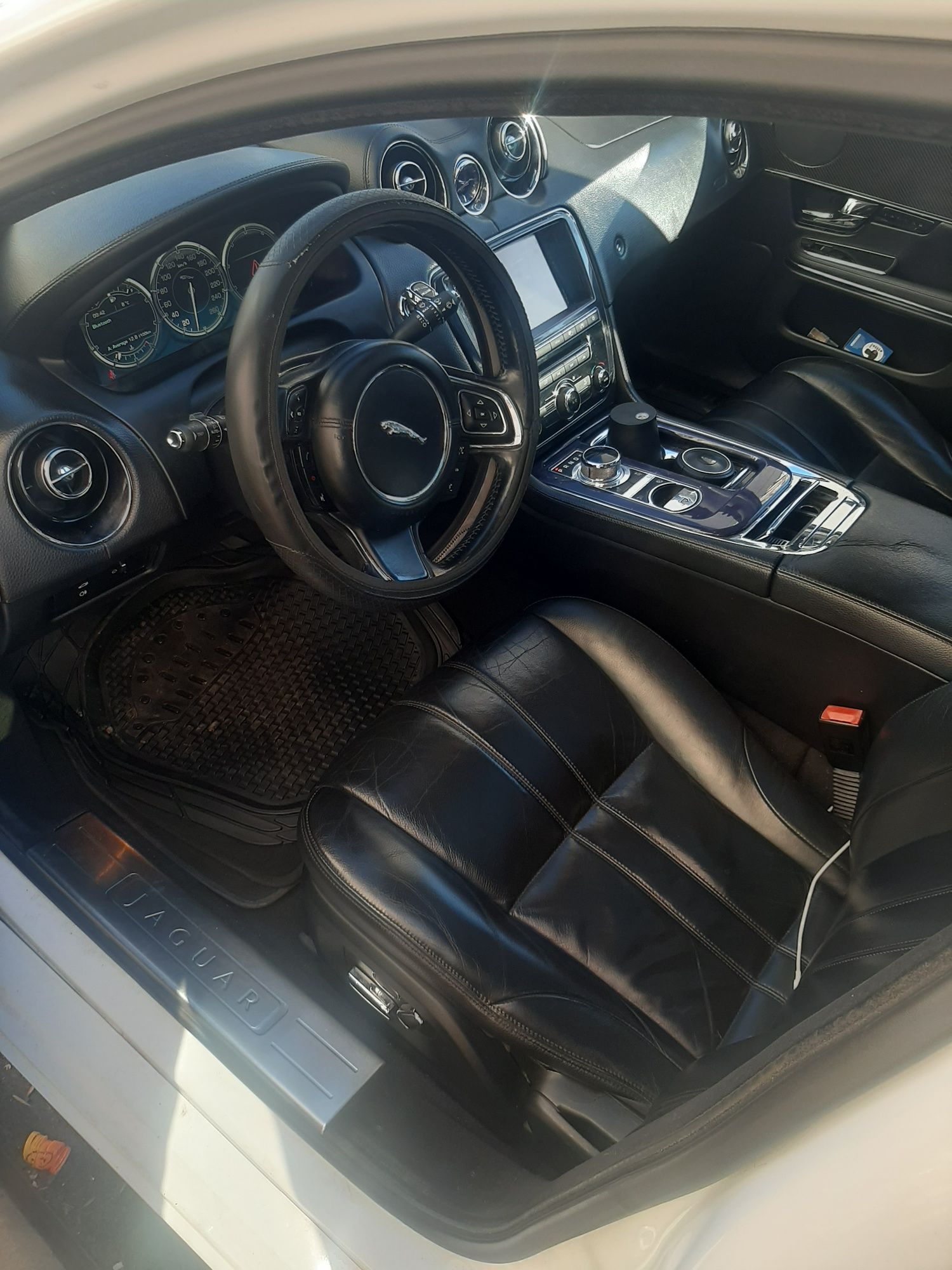 Jaguars  xj  Бял !